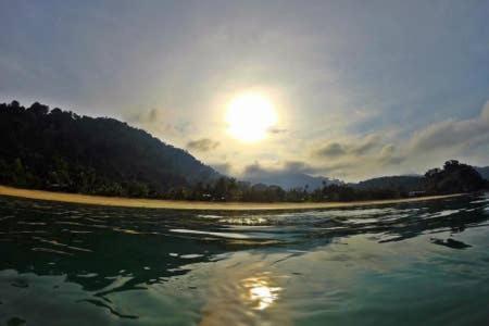 Beachfront Hut Upstairs Astra - Beach Shack Chalet Kampong Juara Exterior foto