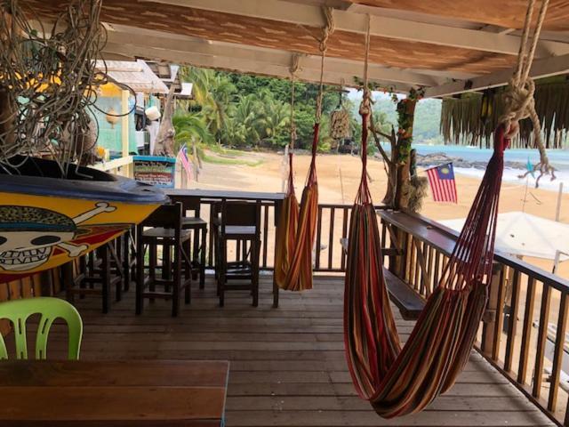 Beachfront Hut Upstairs Astra - Beach Shack Chalet Kampong Juara Exterior foto