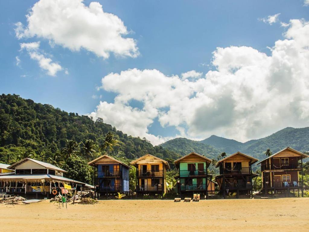Beachfront Hut Upstairs Astra - Beach Shack Chalet Kampong Juara Exterior foto