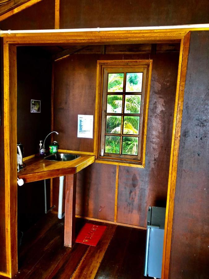 Beachfront Hut Upstairs Astra - Beach Shack Chalet Kampong Juara Exterior foto