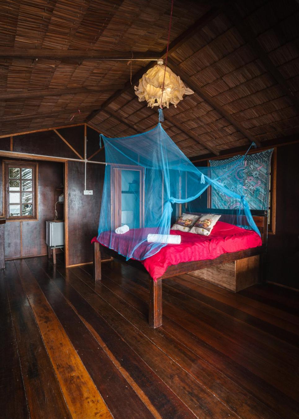 Beachfront Hut Upstairs Astra - Beach Shack Chalet Kampong Juara Exterior foto